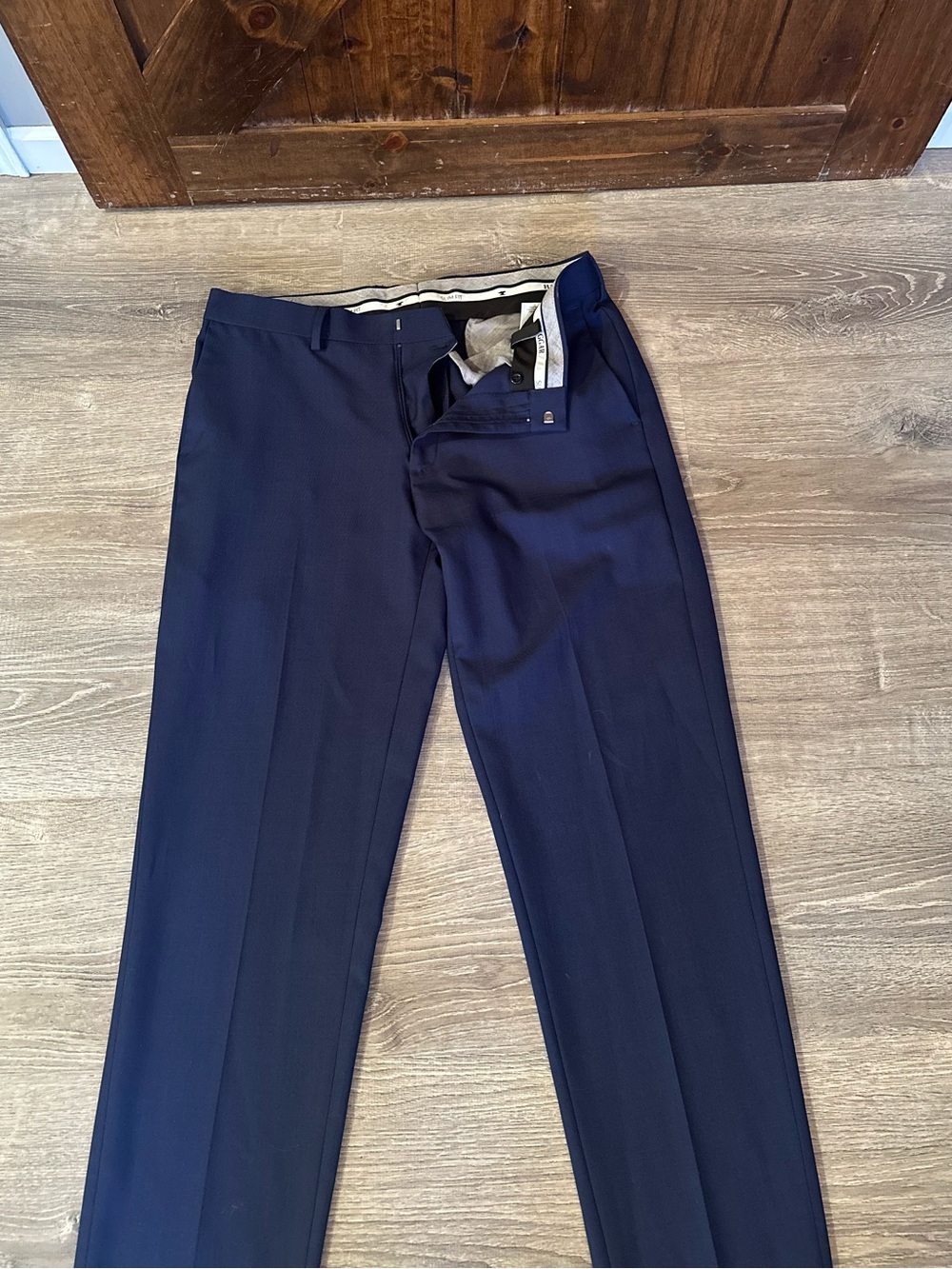 Haggar - Men’s Navy Dress Pant - NWOT - Size 33x32 Slim Fit